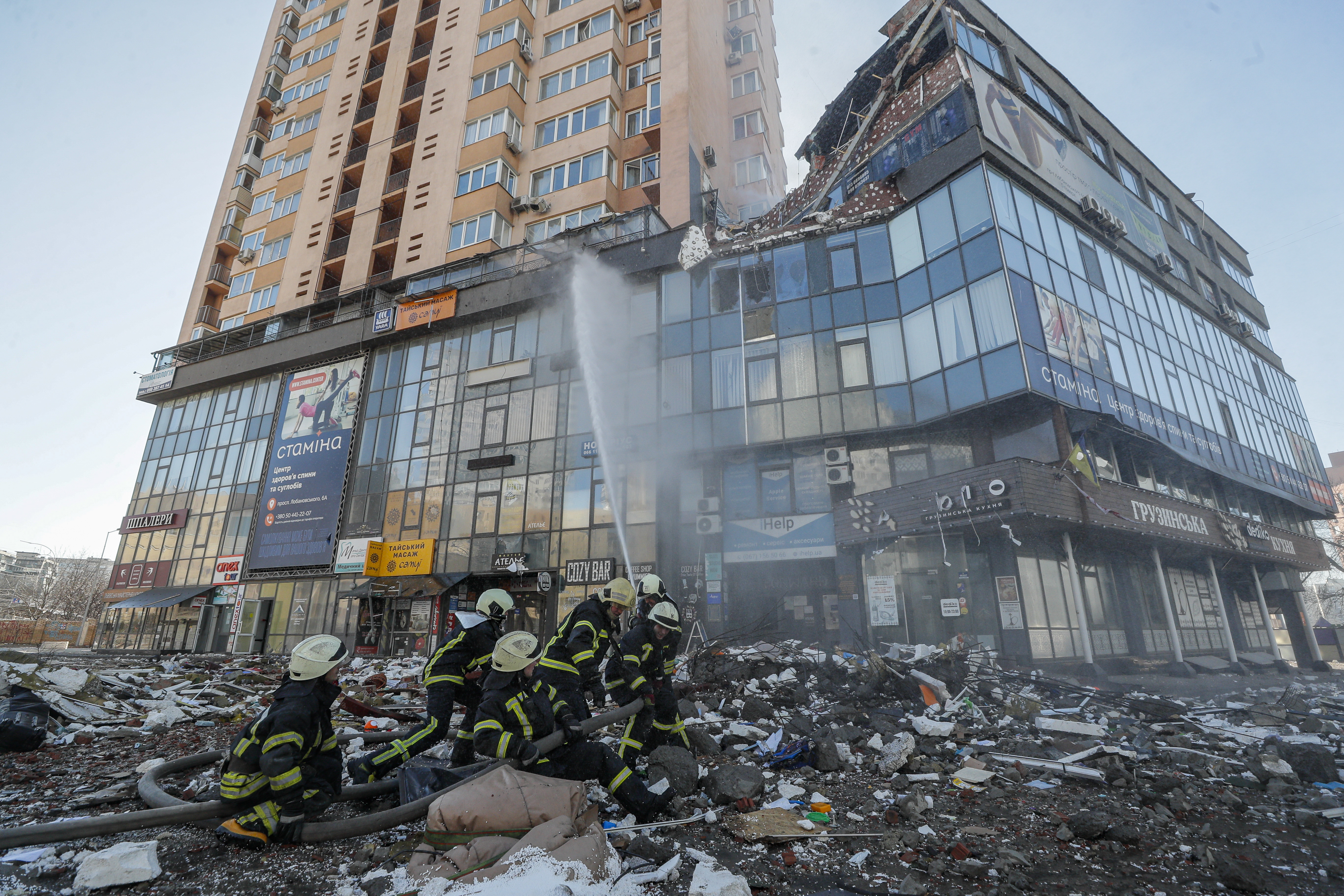 Los civiles de Kiev resisten a la invasión, ¿qué están haciendo para defenderse?