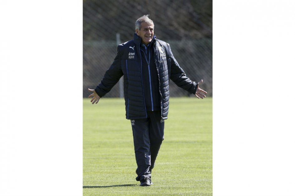 Uruguay debe salir en cada partido a buscar puntos: Tabarez