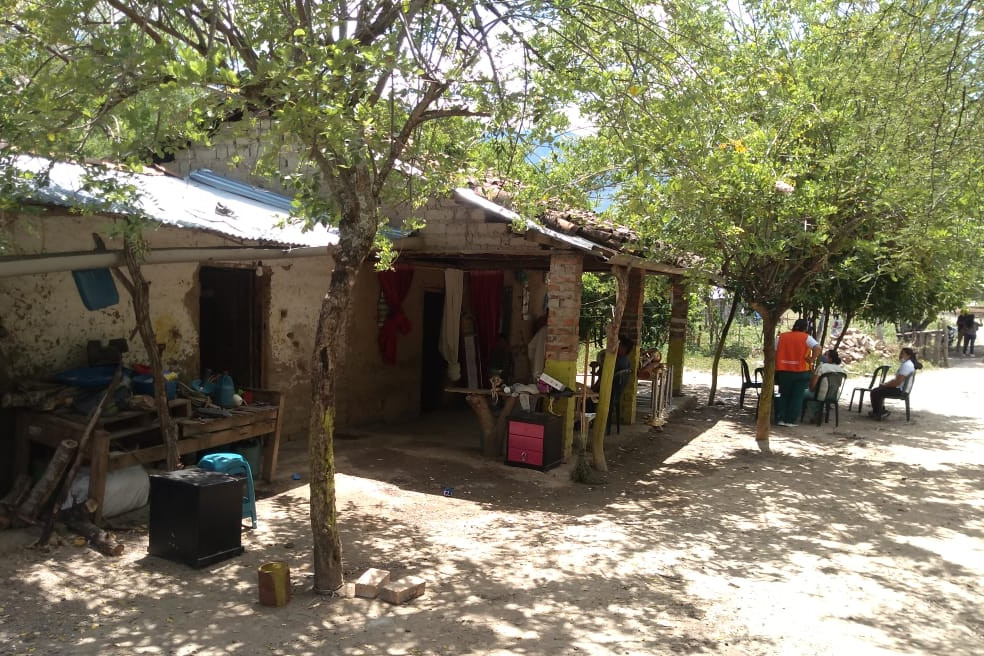 Pie de foto: En esta casa fue cometida la masacre contra la familia Narváez Daza en la noche del miercoles pasado. Ahí mismo la comunidad realizó la velación de los cuatro difuntos. 
