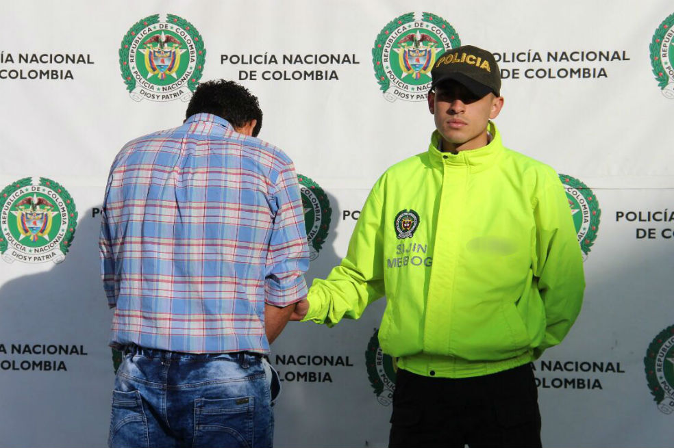Capturan en Bogotá a sujeto que abusaba física y sexualmente de su esposa