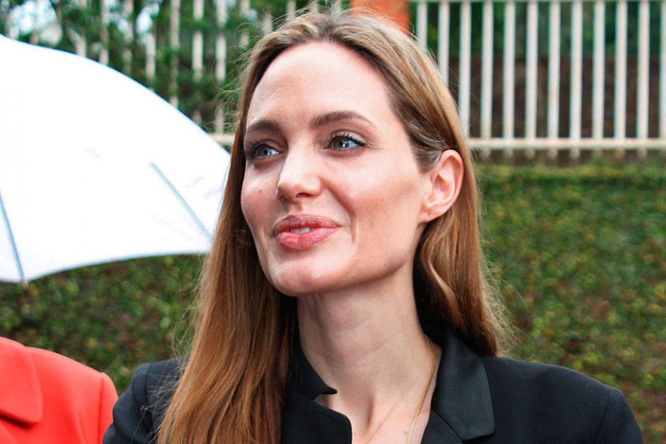 Angelina Jolie abre una escuela en Afganistán