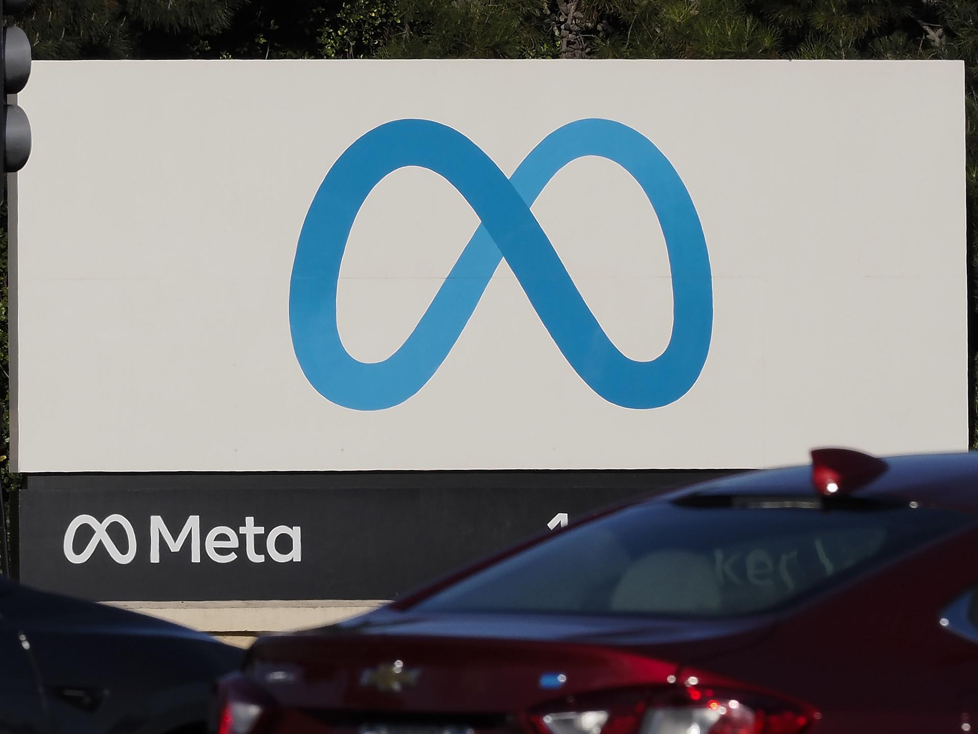 MENLO PARK (United States), 18/11/2025.- Meta signage at the company's headquarters campus in Menlo Park, California, USA, 18 November 2025. In a major win for tech giant Meta, US District Court Judge James E. Boasberg ruled Meta did not violate antitrust law in its acquisitions of Instagram and WhatsApp. EFE/EPA/JOHN G. MABANGLO