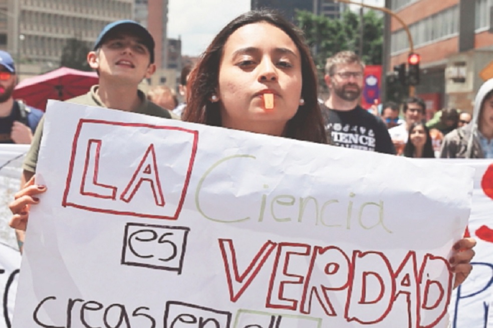 Plantón para que no recorten presupuesto a ciencia