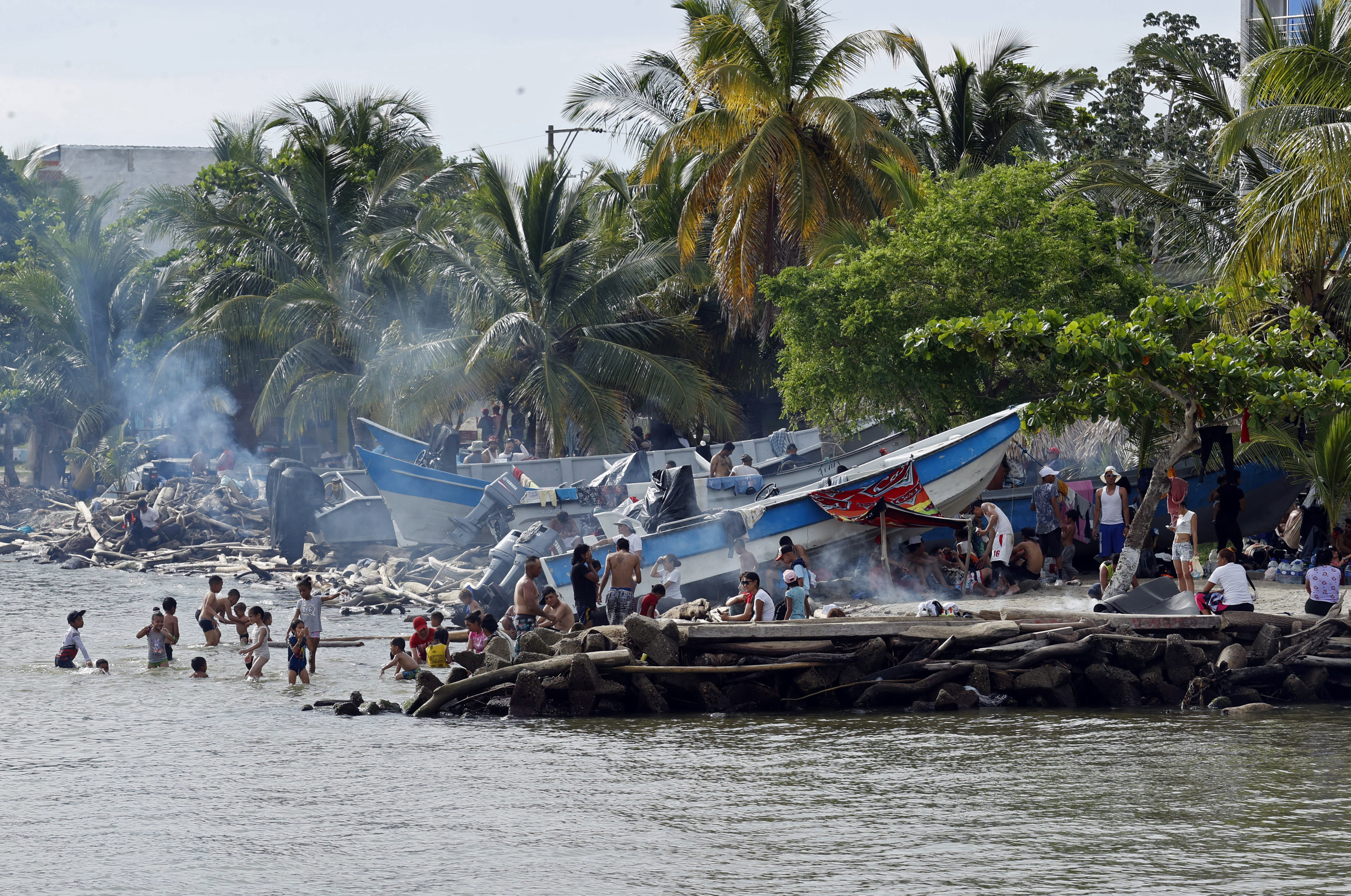 Naufragio de lancha con migrantes en Panamá deja un muerto de la India
