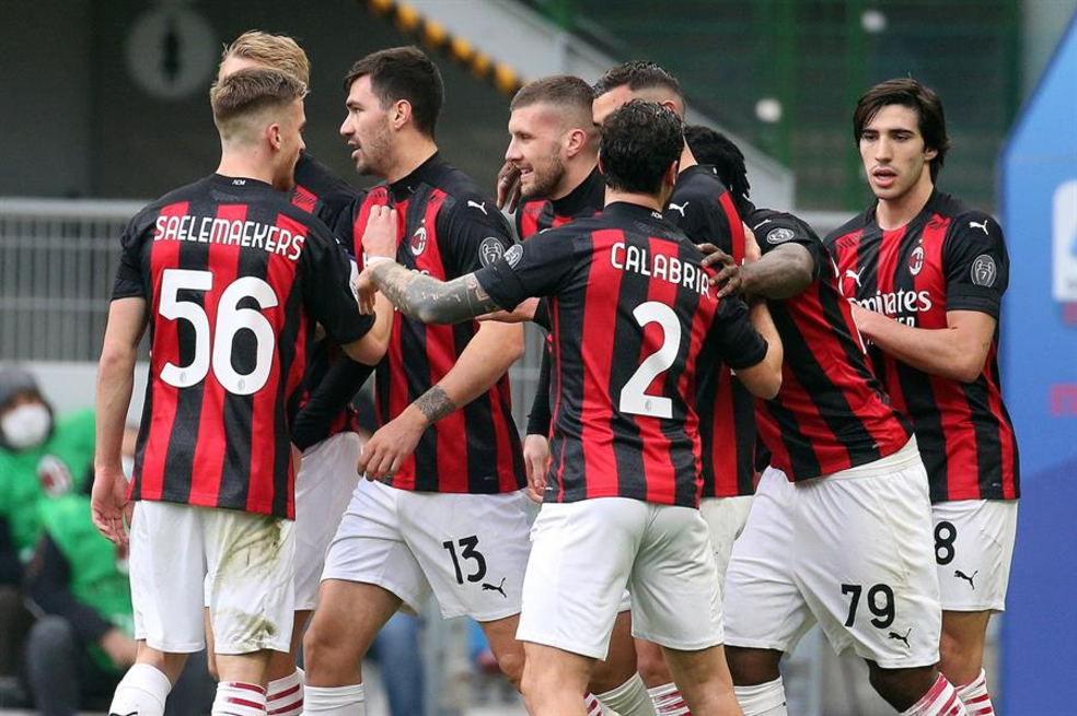 Milan venció a la Fiorentina y aseguró su liderato en Serie A
