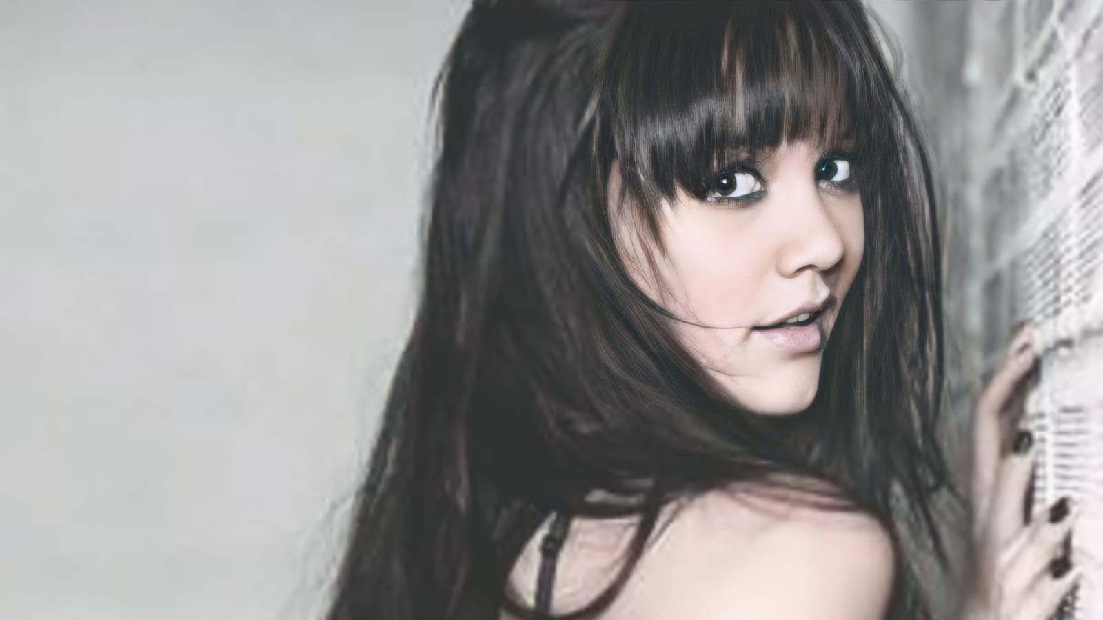 2013: Actuó en el video de la canción Amor de los dos, de Nicky Jam y Karol G.