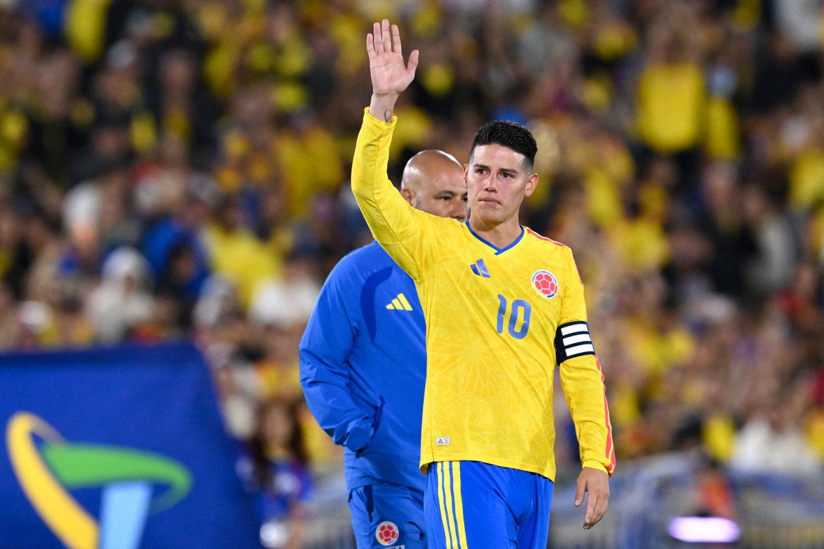 Colombia's midfielder #10 James Rodriguez waves to fans after winning the international friendly football match between Colombia and Costa Rica at the Nemesio Camacho El Campin stadium in Bogota on June 1, 2026. (Photo by Raul ARBOLEDA / AFP)