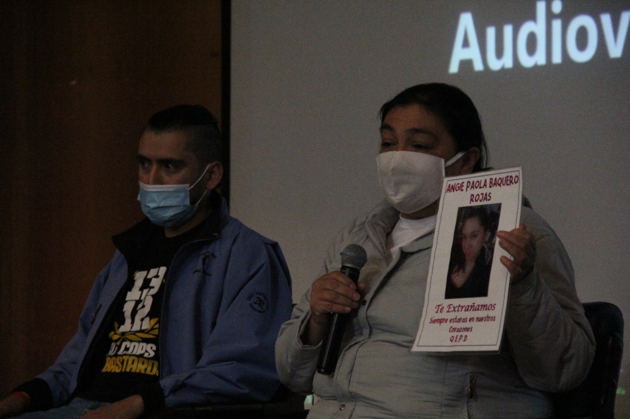 Doña Nury Rojas, durante evento de memoria. Salió del barrio Restrepo por amenazas.