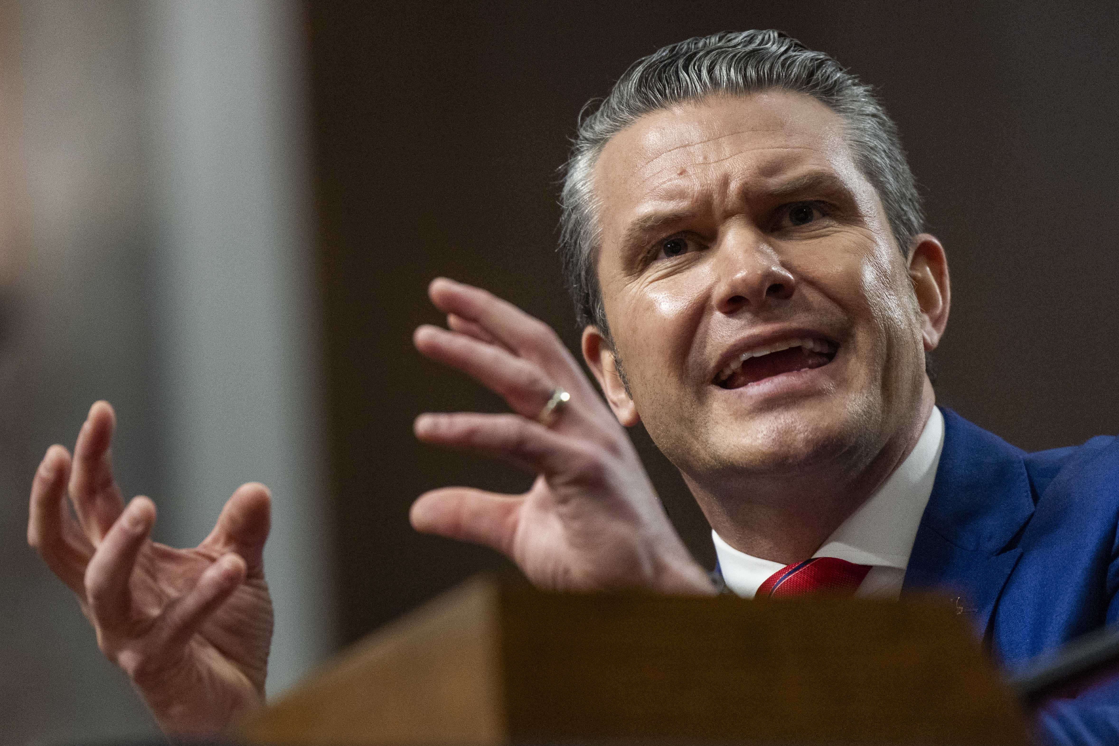 Así fue el intenso interrogatorio al candidato de Trump para dirigir el Pentágono