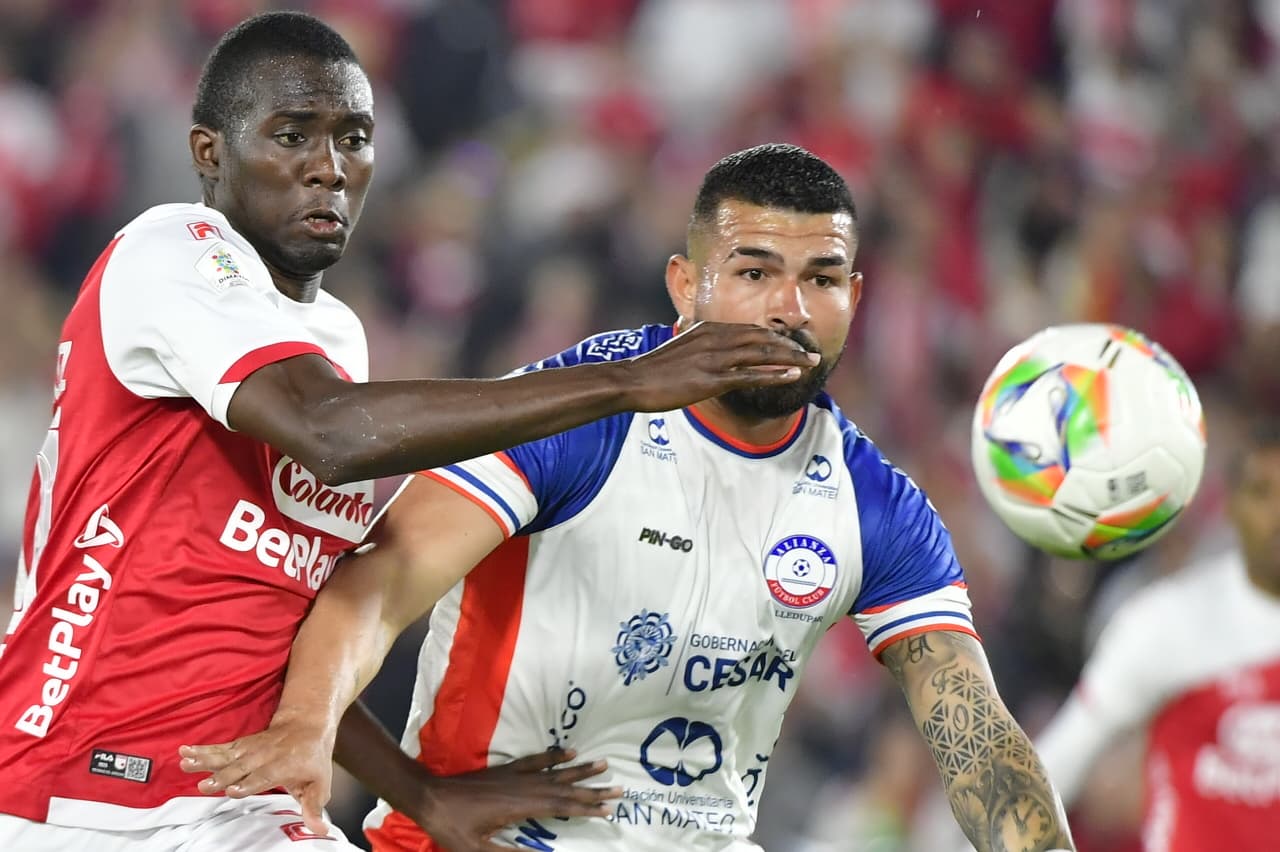 Yílmar Velásquez no pudo terminar el partido y fue remplazado por Iván Scarpeta.