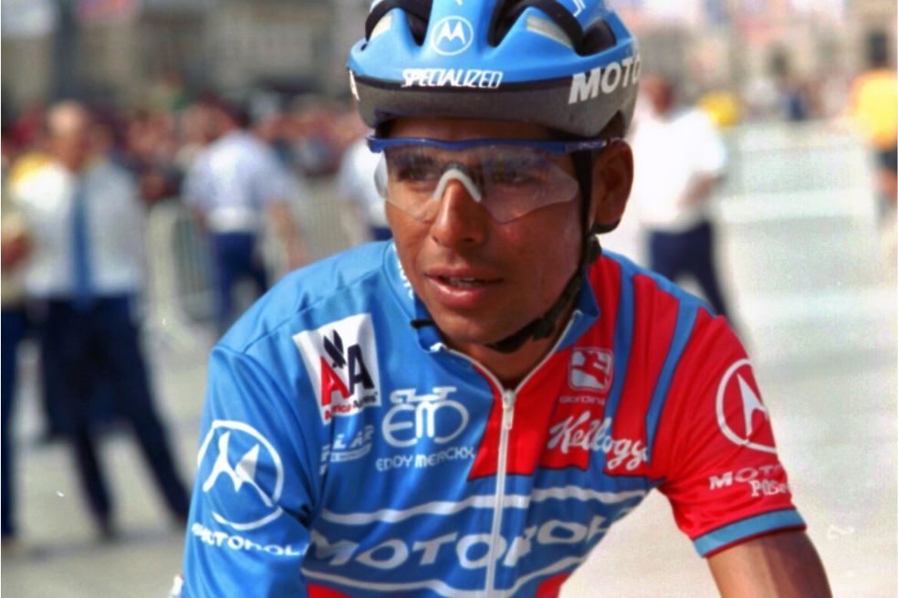 Álvaro Mejía, en los años noventa, con los colores del equipo Motorola.