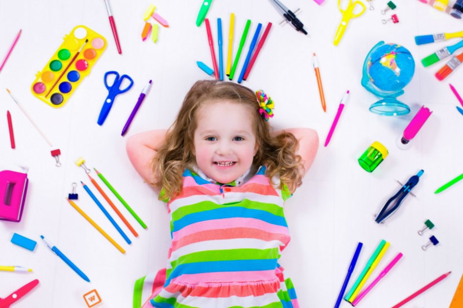 En el caso de los niños, el período de adaptación varía mucho. Puede tomar minutos o hasta tres o cuatro días, dependiendo de la tranquilidad de los padres y del temperamento de cada niño.
