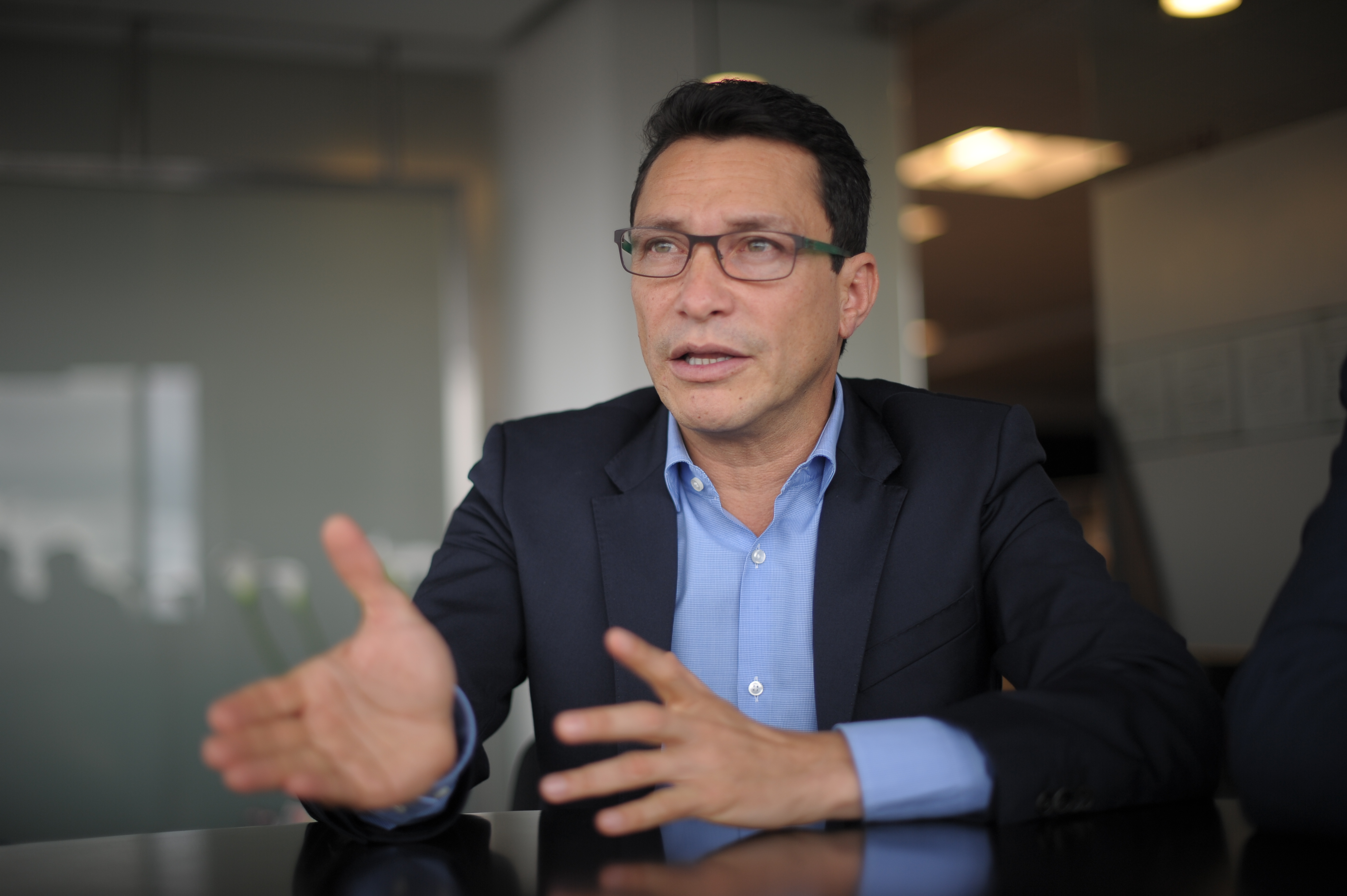 Fiscalía acusa a Carlos Caicedo por contrato irregular en su alcaldía de Santa Marta
