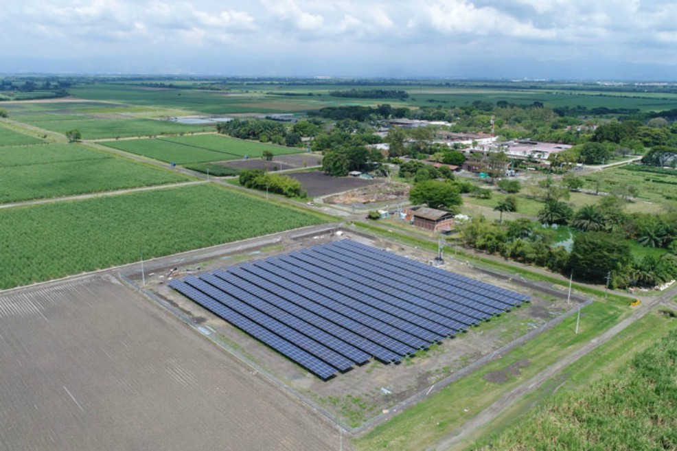 Centro de investigación colombiano inaugura piso solar del tamaño de dos estadios