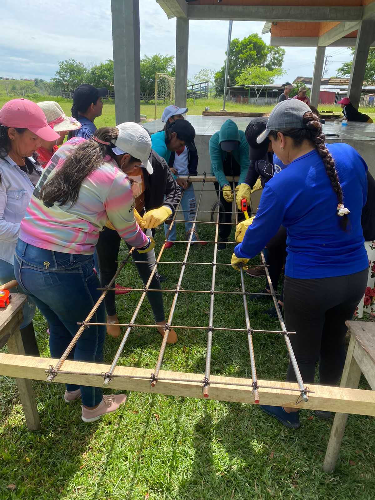 Mujeres de Putumayo y Caquetá listas para construir las vías de sus comunidades