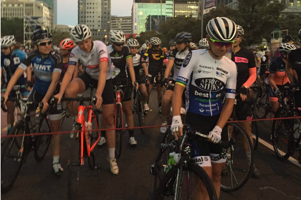 En Sudáfrica los ciclistas no pudieron con los fuertes vientos y se debió cancelar la carrera