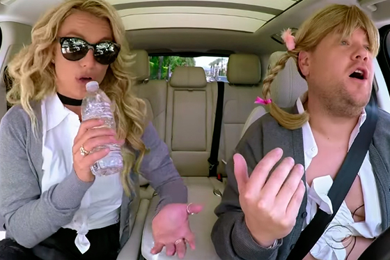 Britney Spears en "Carpool Karaoke" con James Corden.