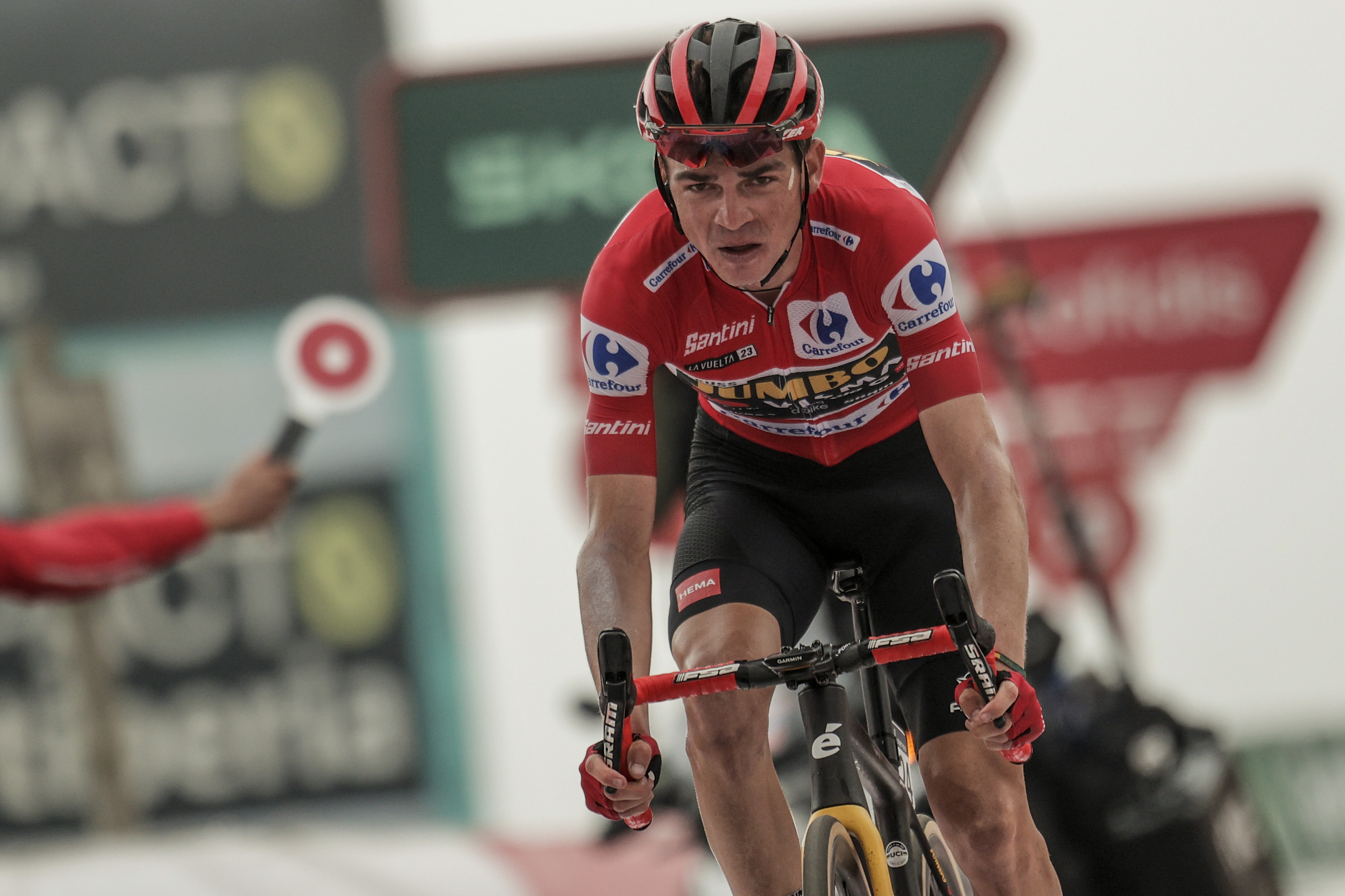 RIBADESELLA, 13/09/2023.- El estadounidense del equipo Jumbo-Visma Sepp Kuss en la decimoséptima etapa de la Vuelta a España disputada este miércoles entre Ribadesella y el Alto de Angliru, de 124,5 km de recorrido. EFE/ Manu Bruque