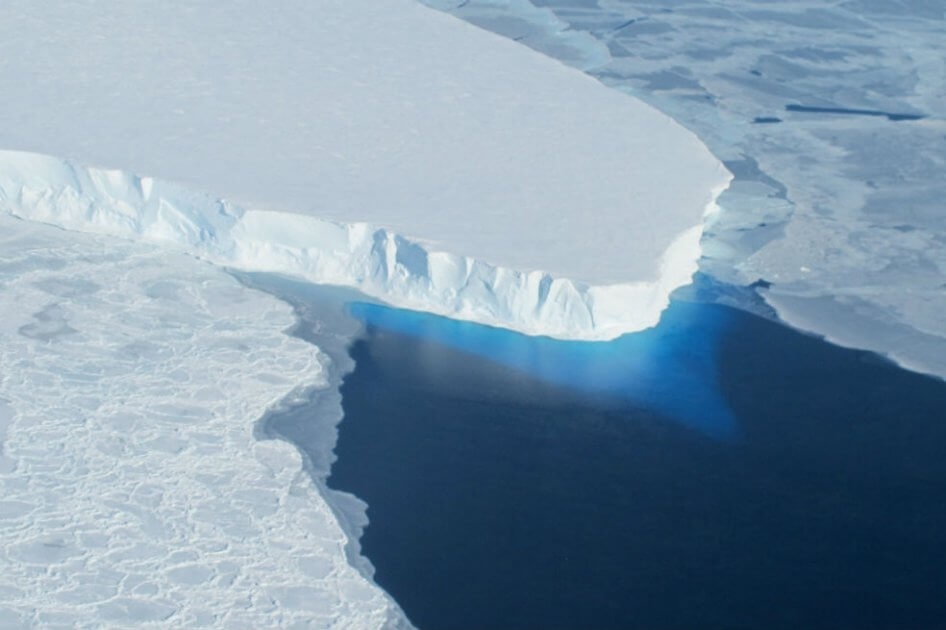 El glaciar Thwaites ha perdido aproximadamente 540 mil millones de toneladas de hielo desde la década de 1980. / AFP