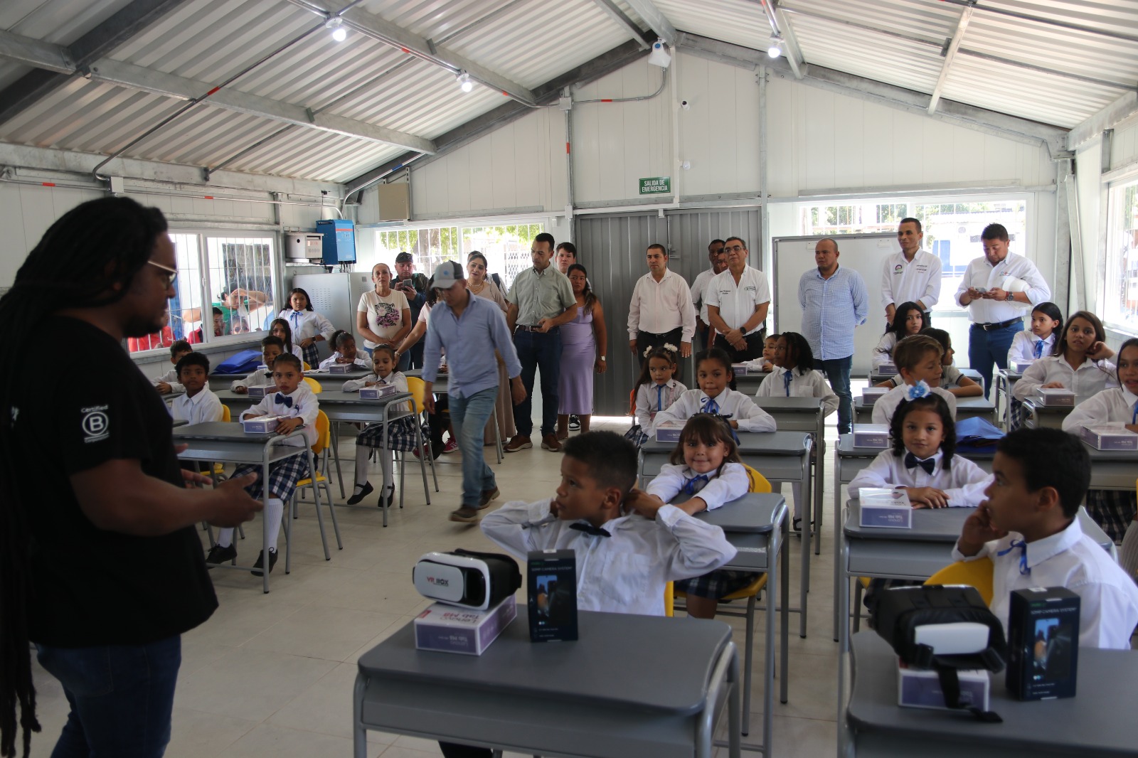 Transportadora de gas TGI entrega aulas solares en cuatro departamentos