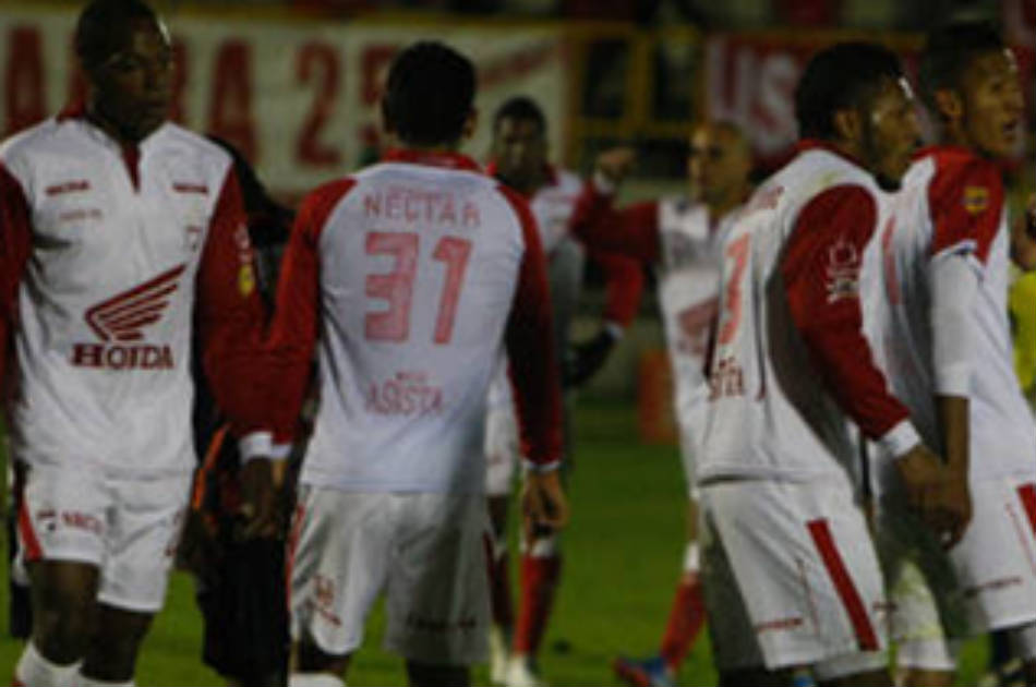 Santa Fe ofreció disculpas a patrocinadores por su vestimenta en Tunja