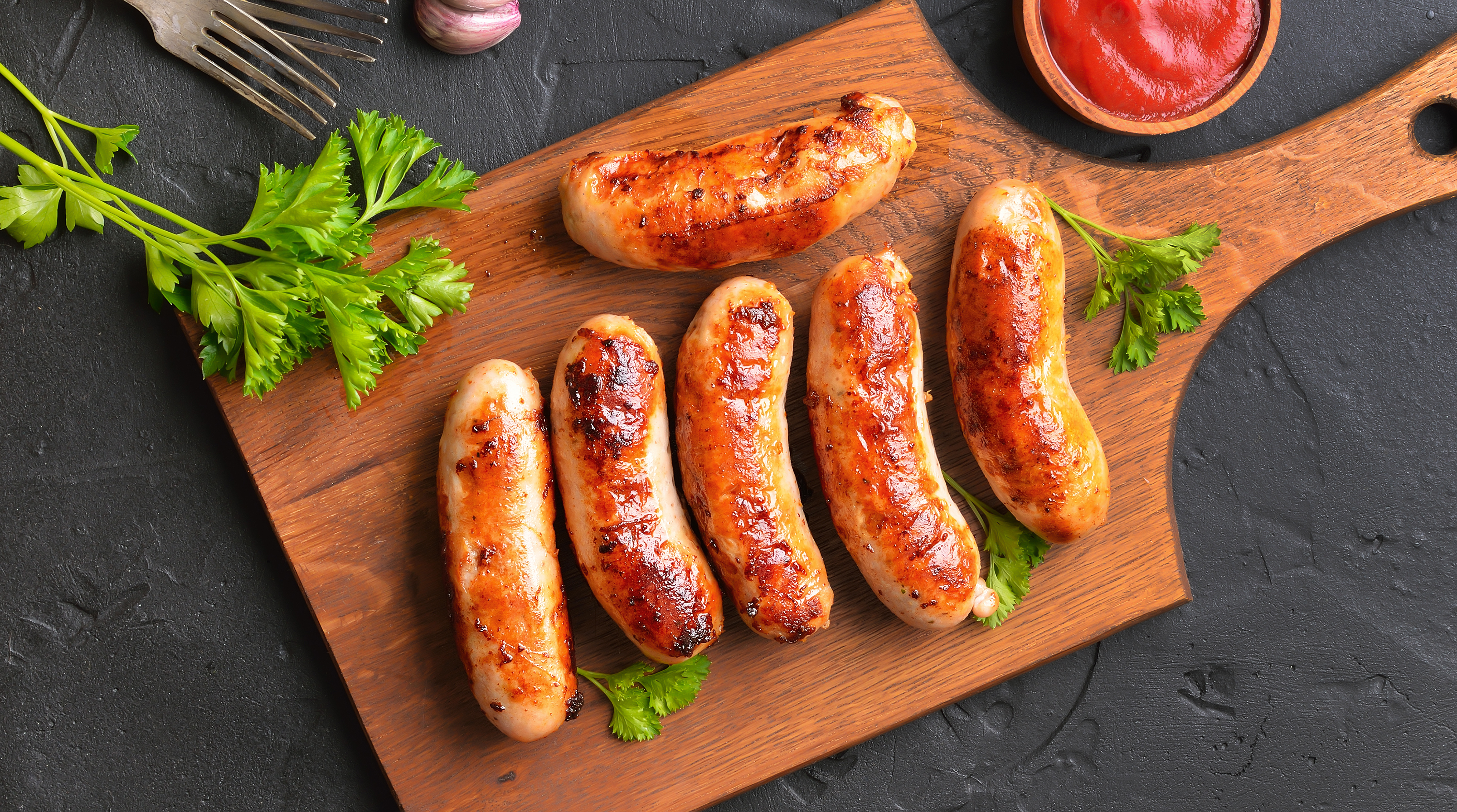 Receta en sartén: con ocho ingredientes prepara estas salchichas caseras de pollo