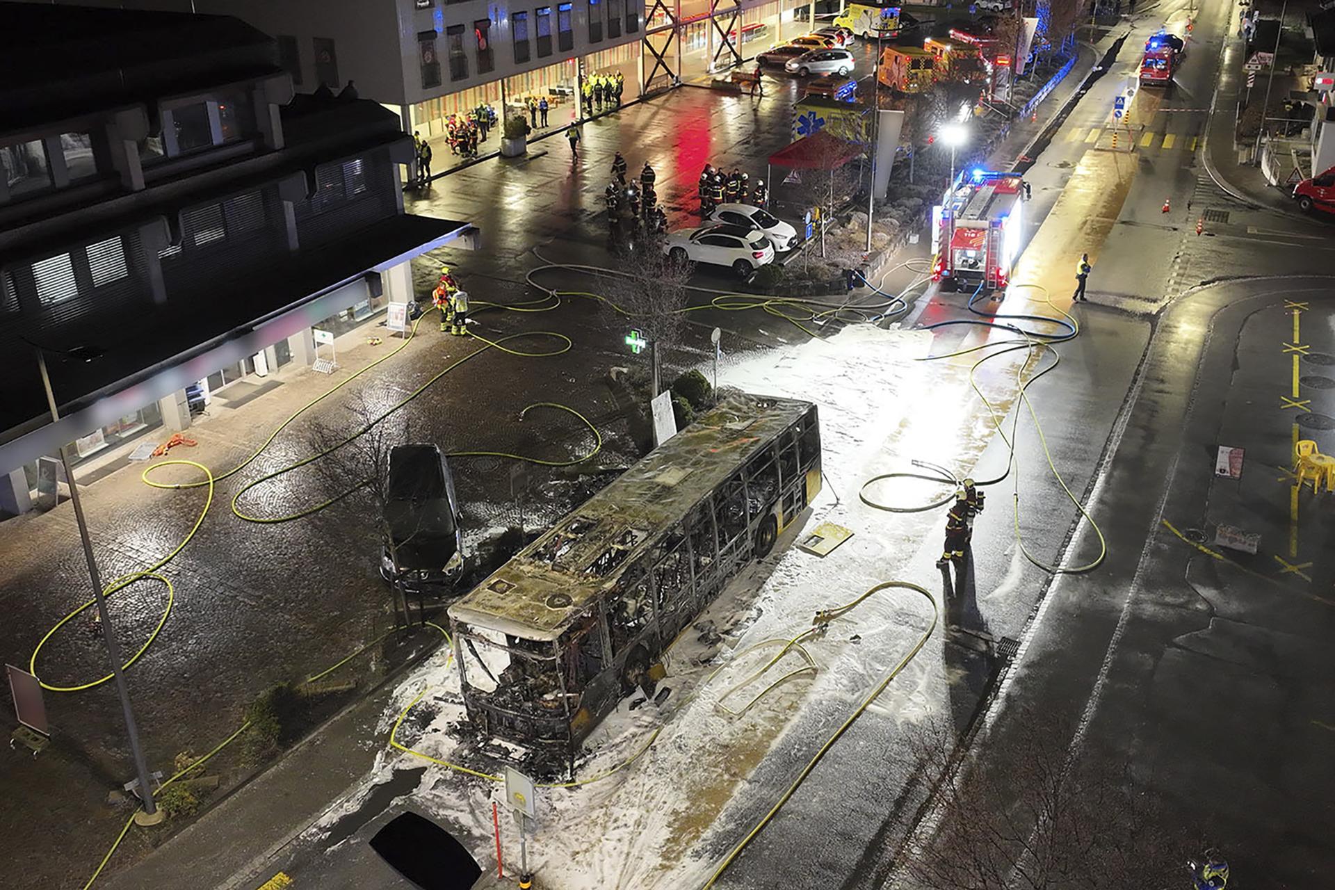 Incendio en un bus de Suiza que dejó al menos 6 muertos pudo ser provocado intencionalmente