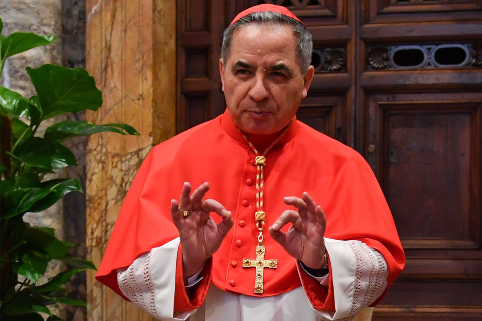 Dimite uno de los cardenales más influyentes de la Iglesia por presunto caso de corrupción