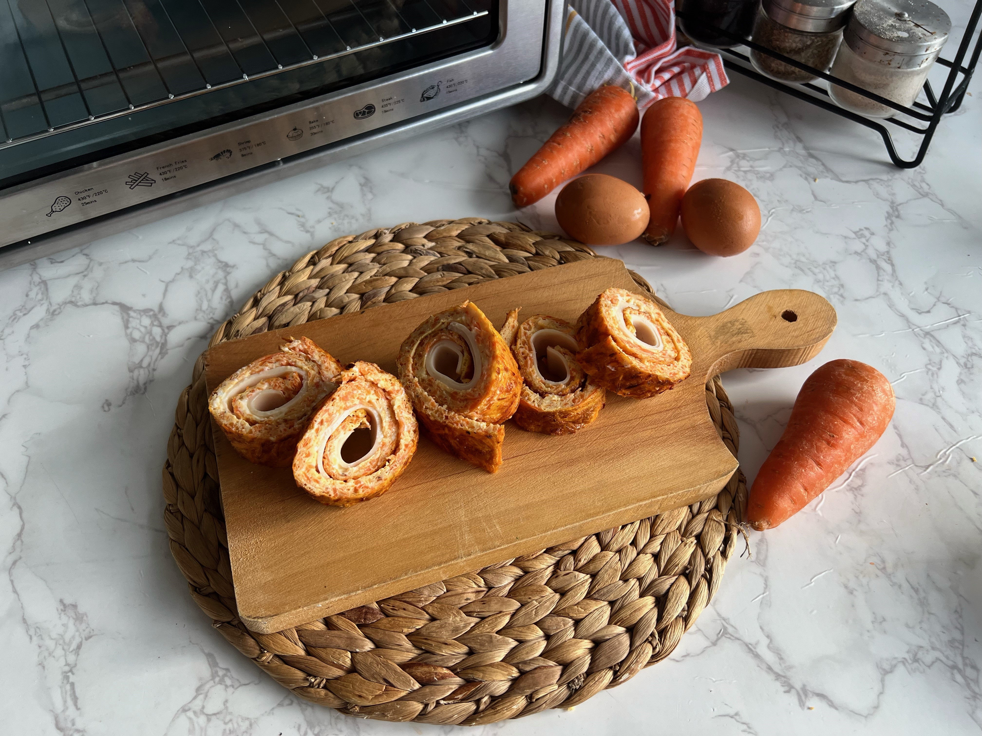 Tortilla de huevo y zanahoria rellena
