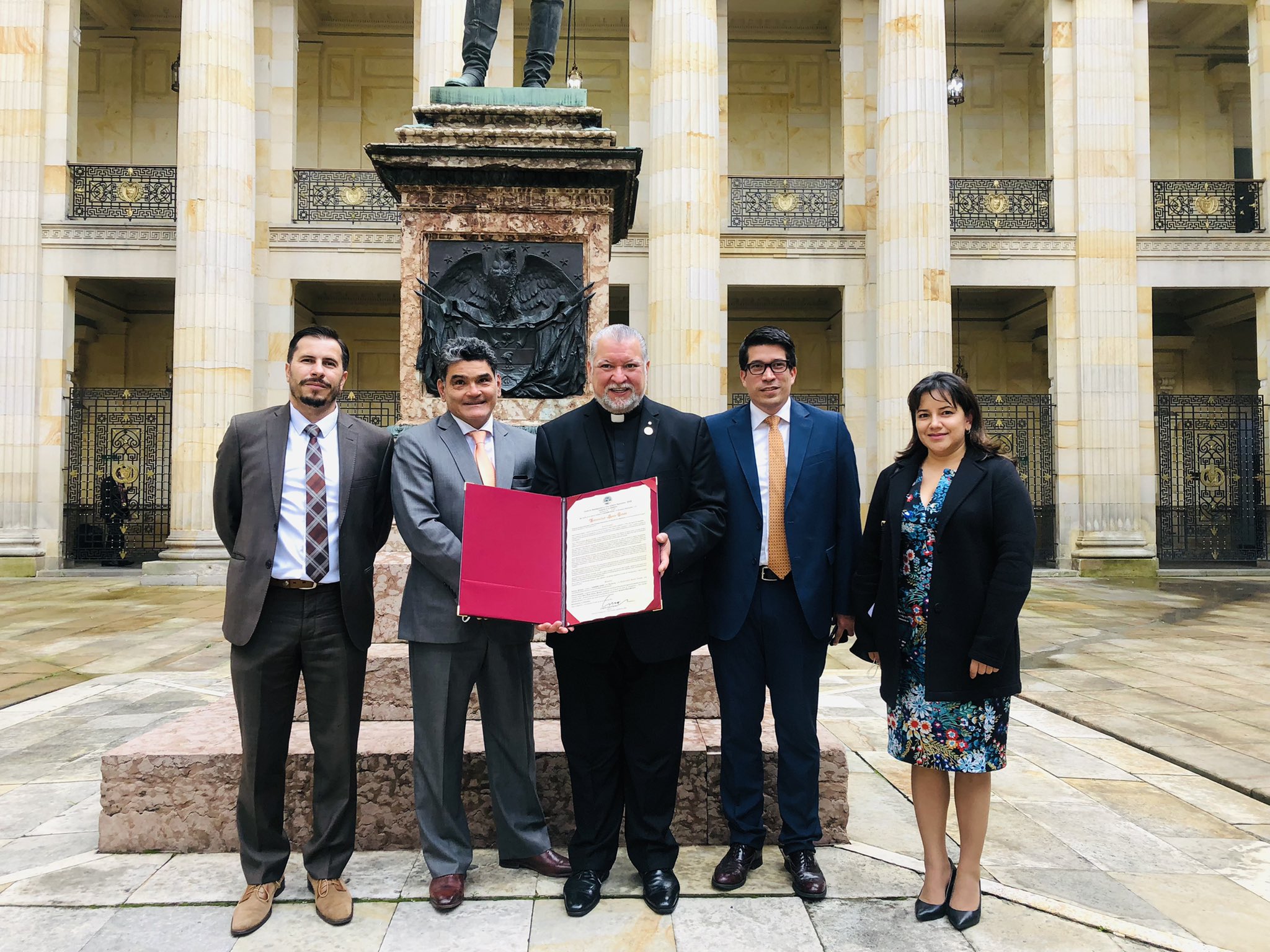 Universidad Santo Tomás recibe distinción por excelencia académica
