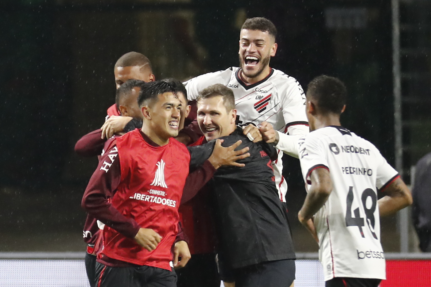 Copa Libertadores: Paranaense dio un golpe de autoridad y eliminó a Palmeiras