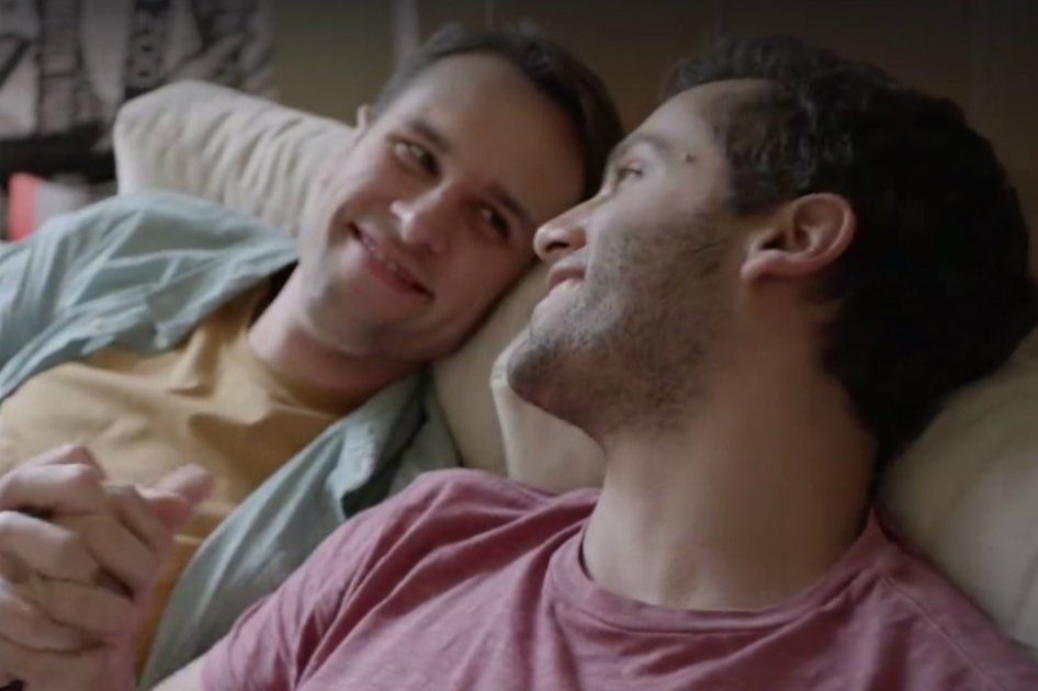 Primer comercial con una pareja gay como protagonista en México