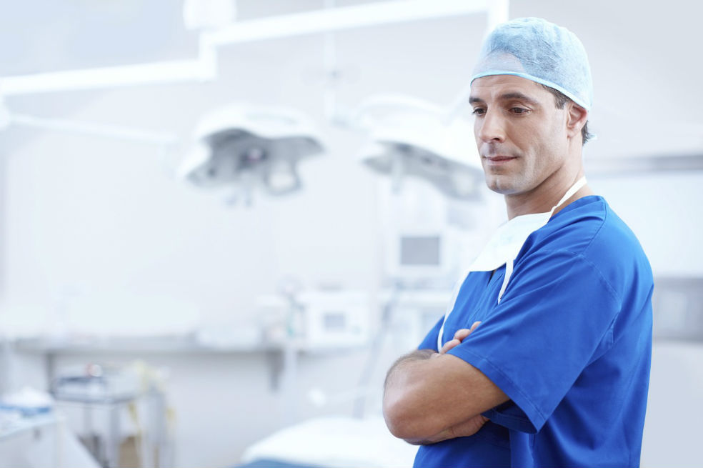 Actualizan el juramento hipocrático de los médicos