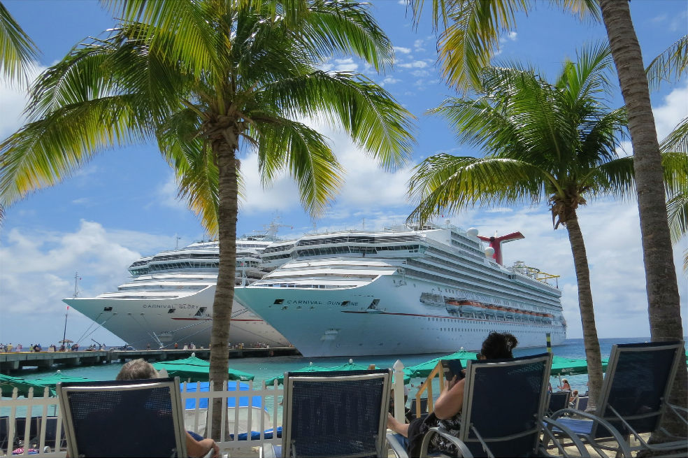 Crucero de Royal Caribbean vuelve a Florida con más de 200 pasajeros enfermos
