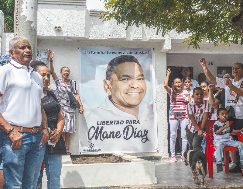 Aunque desde el viernes el ELN anunció que iniciaba el proceso de liberación de Luis Manuel Díaz, la comisión humanitaria que se encargaría de recibirlo y las Fuerzas Militares aún no han recibido información alguna.