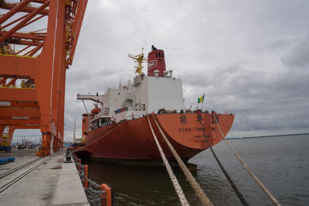 Importaciones siguen a la baja y cayeron un 22,4%