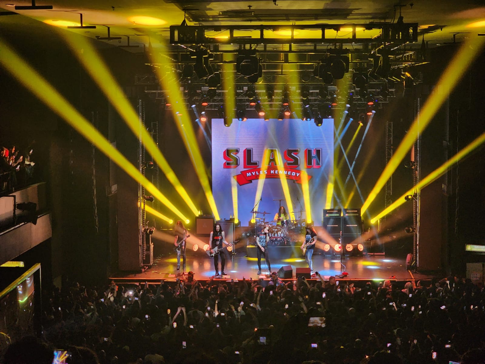 Slash y sus solos de guitarra, una dosis de rock en Bogotá