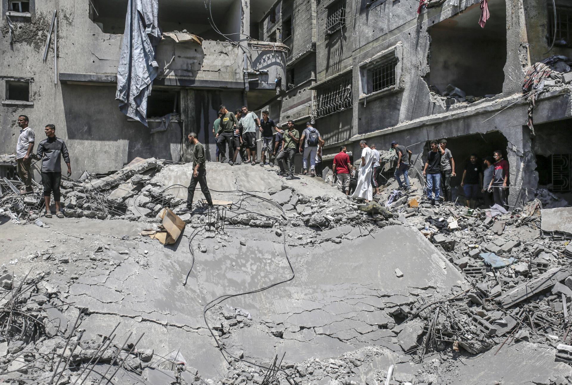 Defensa Civil de Gaza reporta casi medio centenar de muertos