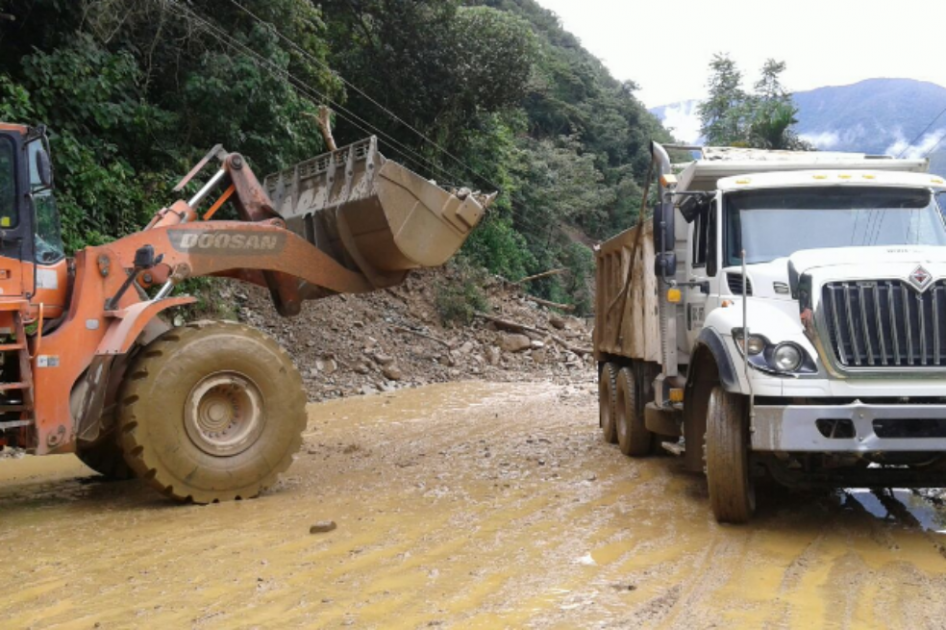 Continúa cerrada vía Bogotá – Villavicencio tras derrumbe por fuertes lluvias