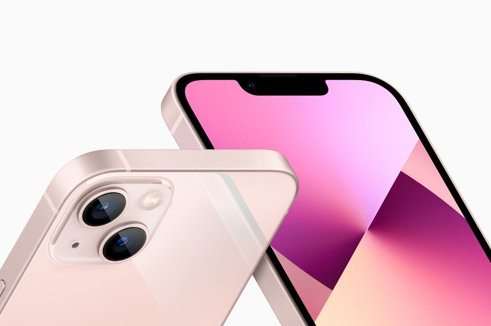 El iPhone 13 y el iPhone 13 mini incluyen un sistema de cámara dual más avanzado, un chip más potente y una mayor duración de la batería.