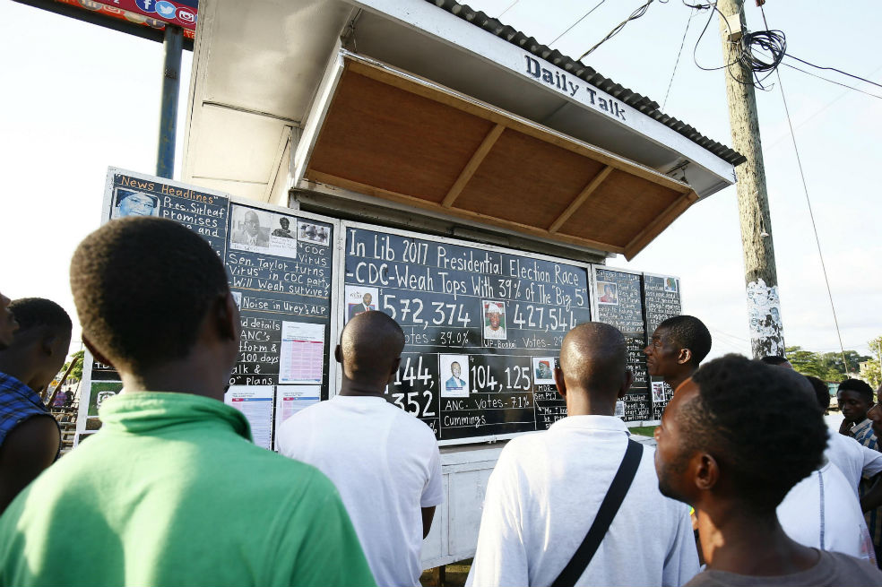 Un tablero, el periódico más leído de Liberia