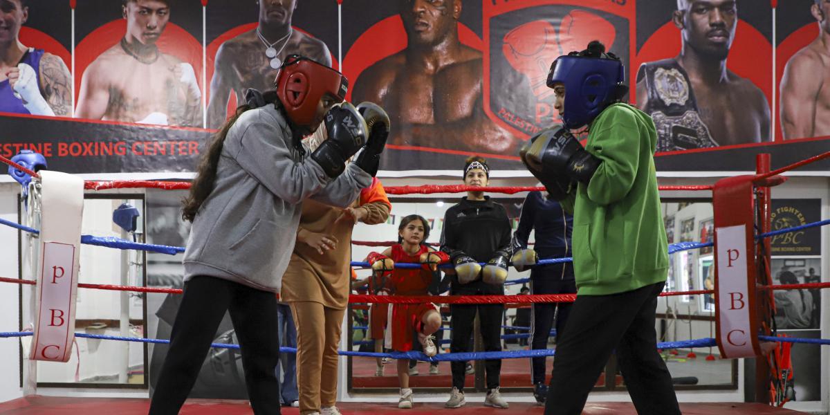 Sesión de entrenamiento entre boxeadoras.
