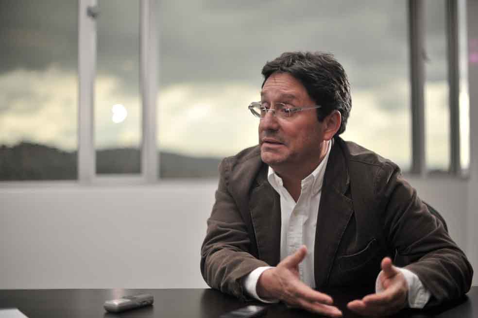 “Sus planteamientos ignoran nuestra convicción de cumplir lo pactado”: Francisco Santos a Bernard Aronson