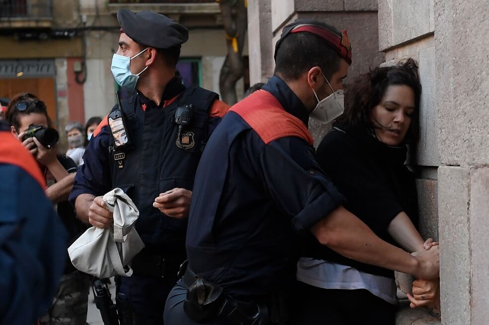 Gobierno español insiste en mantener límites de movilidad pese a protestas