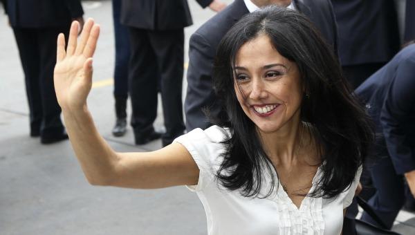 Primera dama de Perú será investigada por corrupción