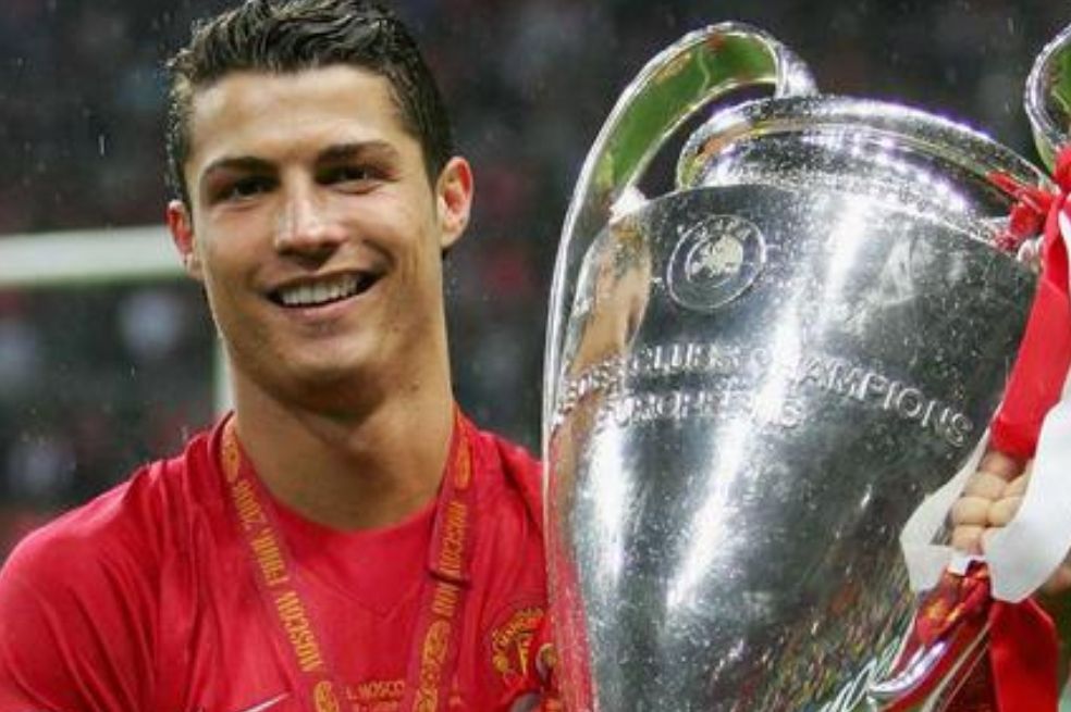 Cristiano Ronaldo levantó la Champions League con Manchester United en la temporada 2007-2008.