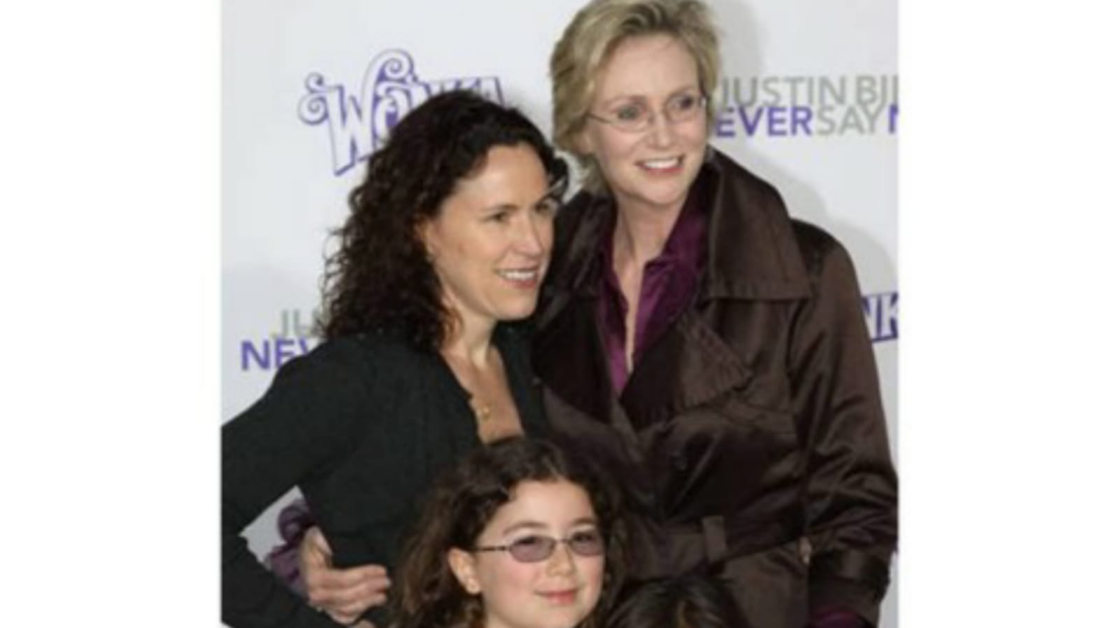 La comediante Jane Lynch y la doctora Lara Embry tienen dos hijas: Haden y Chase.