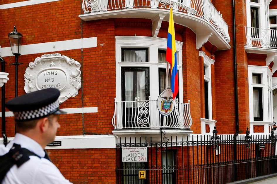 ¿Cómo podría salir Assange de la embajada de Ecuador?
