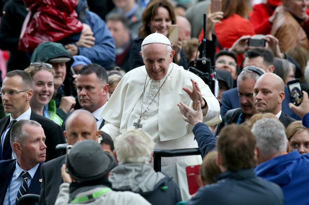 Tres aplicaciones que tienen la bendición del Papa