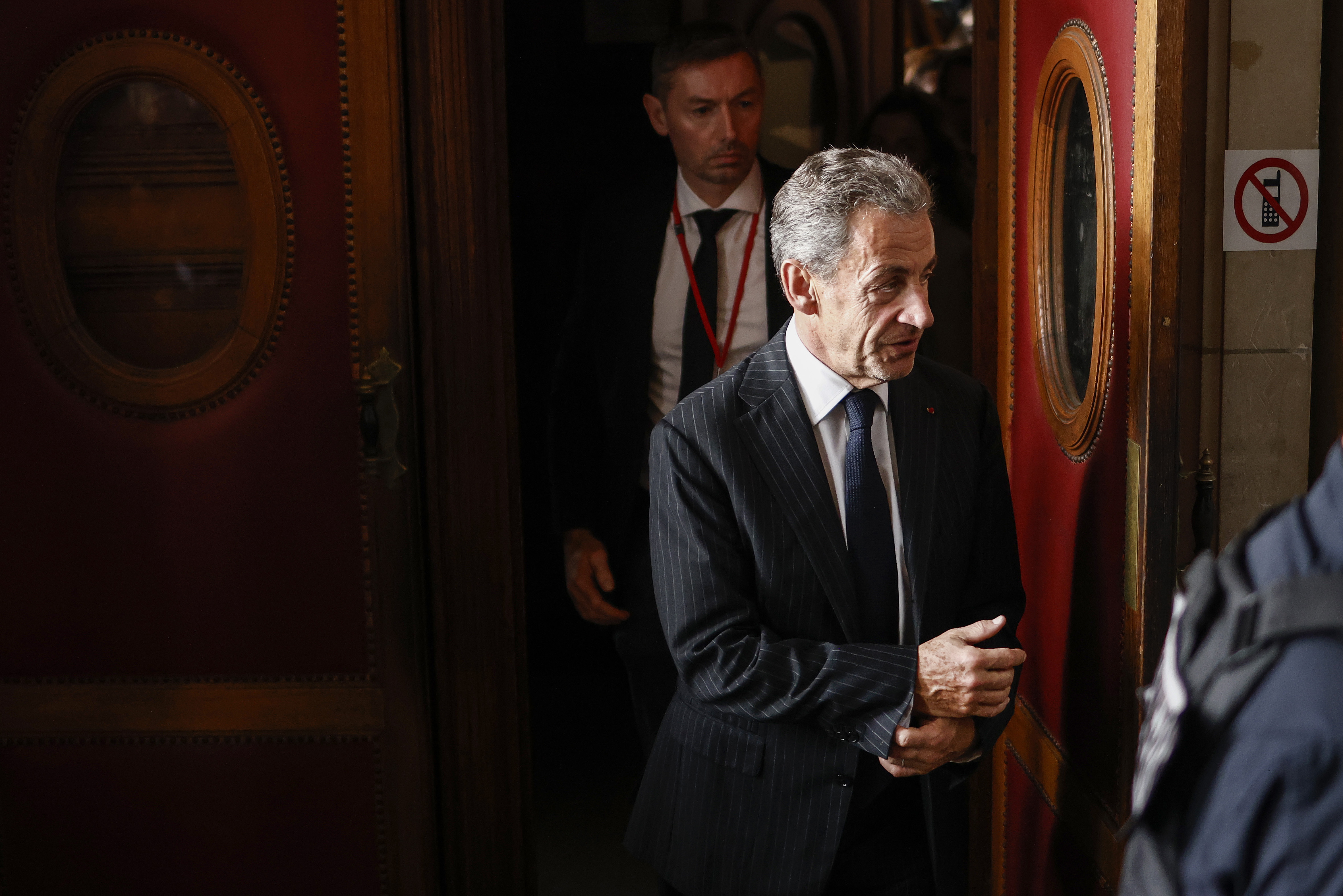 Francia: se confirmó condena de seis meses de cárcel al expresidente Sarkozy